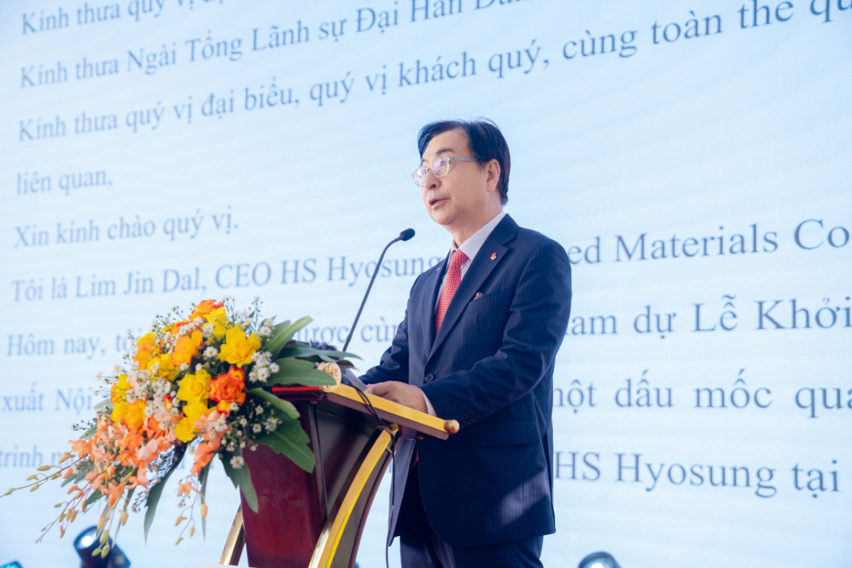 임진달 HS효성첨단소재 대표이사가 29일 베트남 다낭 카페트 생산공장 착공식에서 인사말을 하고 있다.
