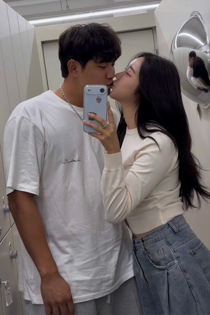 미스코리아 출신 아나운서 정유성이 7살 연상의 야구선수 서진용(SSG 랜더스)과 결혼과 득녀 소식을 알렸다. /사진=정유성 인스타그램