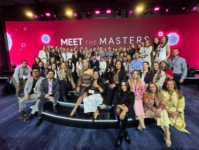 (콜롬비아 보고타 Hilton Bogota Corferias에서 열린 '2026 Meet the Master LATAM'에서 행사에 참석한 연자 및 관계자들이 기념촬영을 하고 있다. 출처=시지바이오)