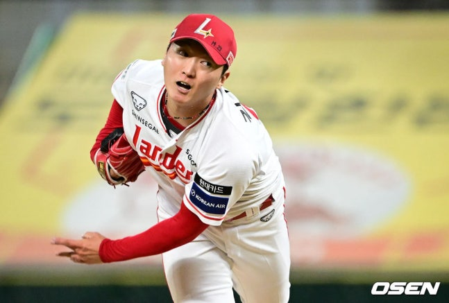 SSG 김건우가 30일 LG전에서 공을 던지고 있다. /사진=OSEN
