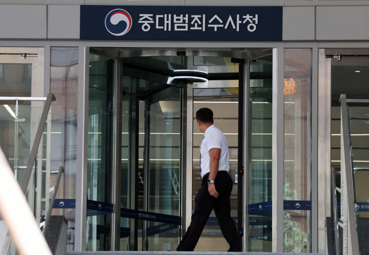 중대범죄수사청 개청을 이틀 앞둔 30일 중수청이 입주할 서울 중구 르네스퀘어 건물에 중수청 간판이 설치돼 있다./뉴스1
