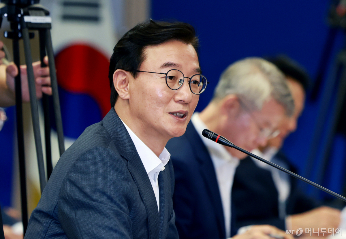 (서울=뉴스1) 이호윤 기자 = 전재수 부산시장이 14일 서울 종로구 광화문빌딩에서 열린 제61차 대한민국시도지사협의회 정기총회에서 인사말을 하고 있다. 2026.8.14/뉴스1 Copyright © 뉴스1. All rights reserved. 무단 전재 및 재배포, AI학습 이용 금지. /사진=(서울=뉴스1) 이호윤 기자