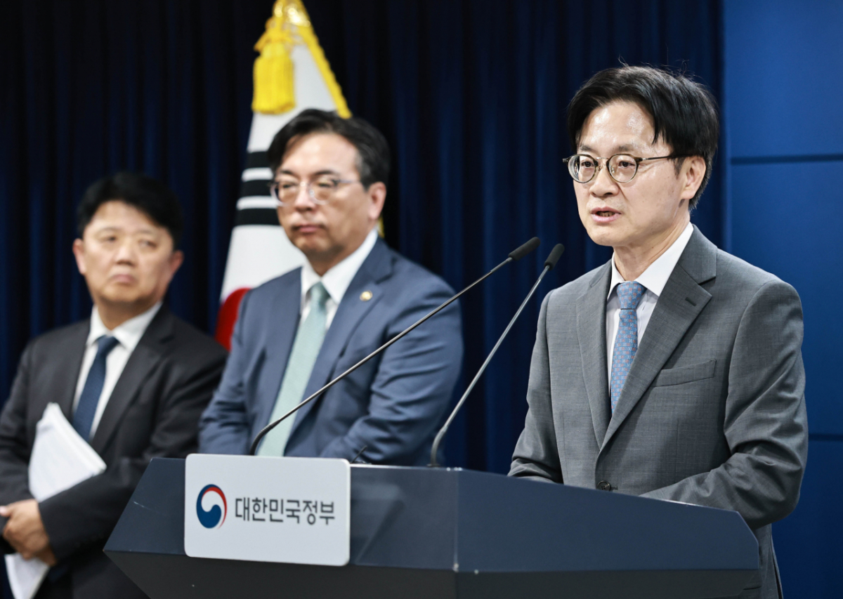 김정관 산업통상부 장관이 지난달 22일 정부서울청사에서 대미 투자 프로젝트에 관한 백브리핑을 진행했다. /사진제공=산업통상부