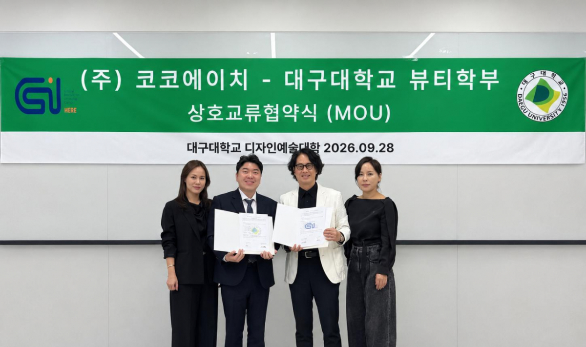 대구대학교와 코코에이치 관계자들이 업무협약을 체결한 뒤 기념사진을 촬영하고 있다. /사진제공=대구대