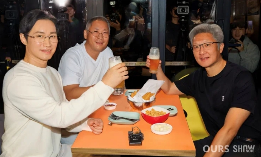 그룹 에픽하이(타블로, 투컷, 미쓰라)가 단독 콘서트를 홍보하기 위해 '깐부 회동'의 젠슨 황, 이재용, 정의선 회장을 패러디해 웃음을 자아냈다. /사진=타블로 인스타그램