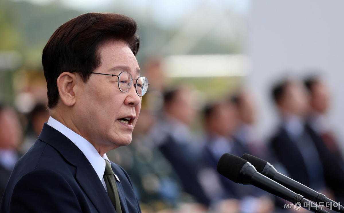 [계룡=뉴시스] 조성봉 기자 = 이재명 대통령이 1일 충남 계룡대 활주로에서 열린 제78회 국군의 날 기념식에서 기념사를 하고 있다.2026.10.01. suncho21@newsis.com /사진=류현주