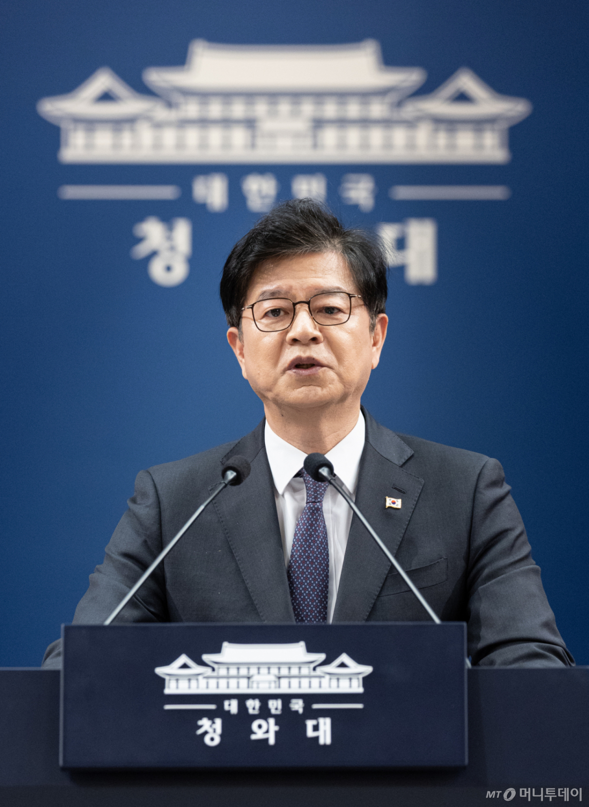 (서울=뉴스1) 이재명 기자 = 성기홍 홍보소통수석이 1일 청와대 춘추관에서 인사 관련 브리핑을 하고 있다. 2026.10.1/뉴스1 Copyright © 뉴스1. All rights reserved. 무단 전재 및 재배포, AI학습 이용 금지. /사진=(서울=뉴스1) 이재명 기자