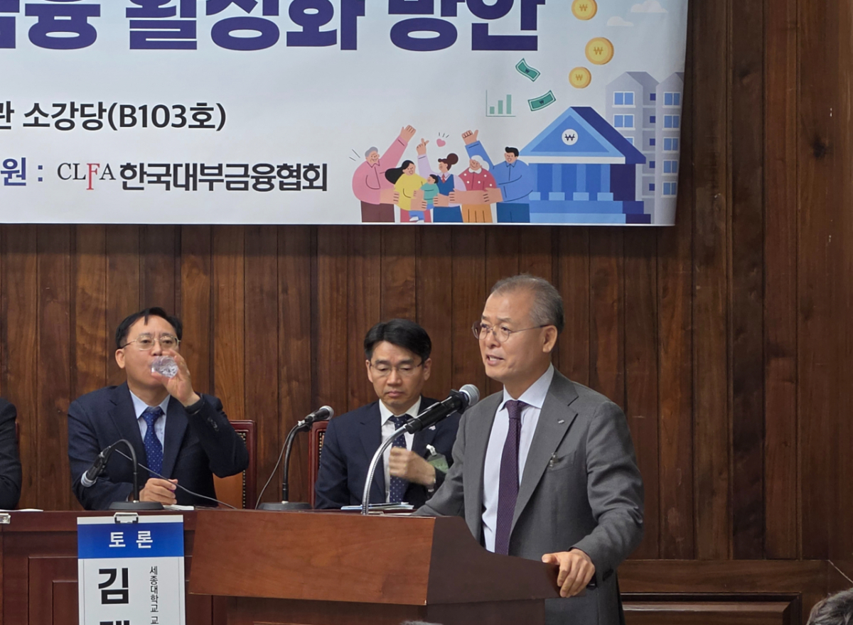 정성웅 한국대부금융협회 회장이 1일 서울 여의도 국회에서 열린 '불법사금융 근절을 위한 서민금융 활성화 방안' 토론회에서 발언하고 있다./사진=이창섭 기자.