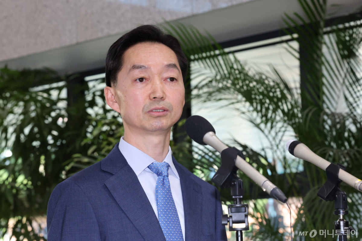 (서울=뉴스1) 박세연 기자 = 김지용 중대범죄수사청장 후보자가 14일 오후 청문회 준비 사무실이 마련된 서울 종로구 정부서울청사 창성동 별관에서 입장 발표를 하고 있다. 2026.9.14/뉴스1  Copyright © 뉴스1. All rights reserved. 무단 전재 및 재배포,  AI학습 이용 금지. /사진=(서울=뉴스1) 박세연 기자
