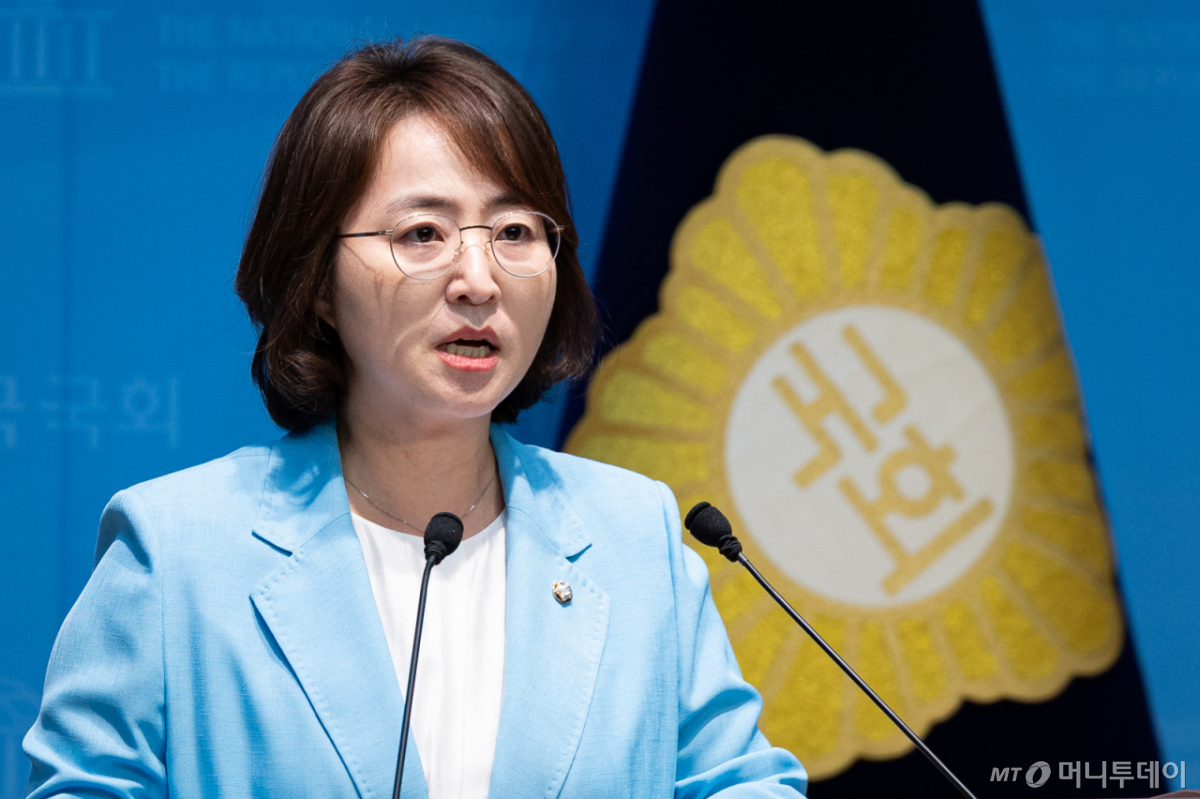 (서울=뉴스1) 유승관 기자 = 이주희 더불어민주당 원내대변인이 26일 서울 여의도 국회 소통관에서 현안 브리핑을 하고 있다. 2026.5.26/뉴스1 Copyright © 뉴스1. All rights reserved. 무단 전재 및 재배포, AI학습 이용 금지. /사진=(서울=뉴스1) 유승관 기자