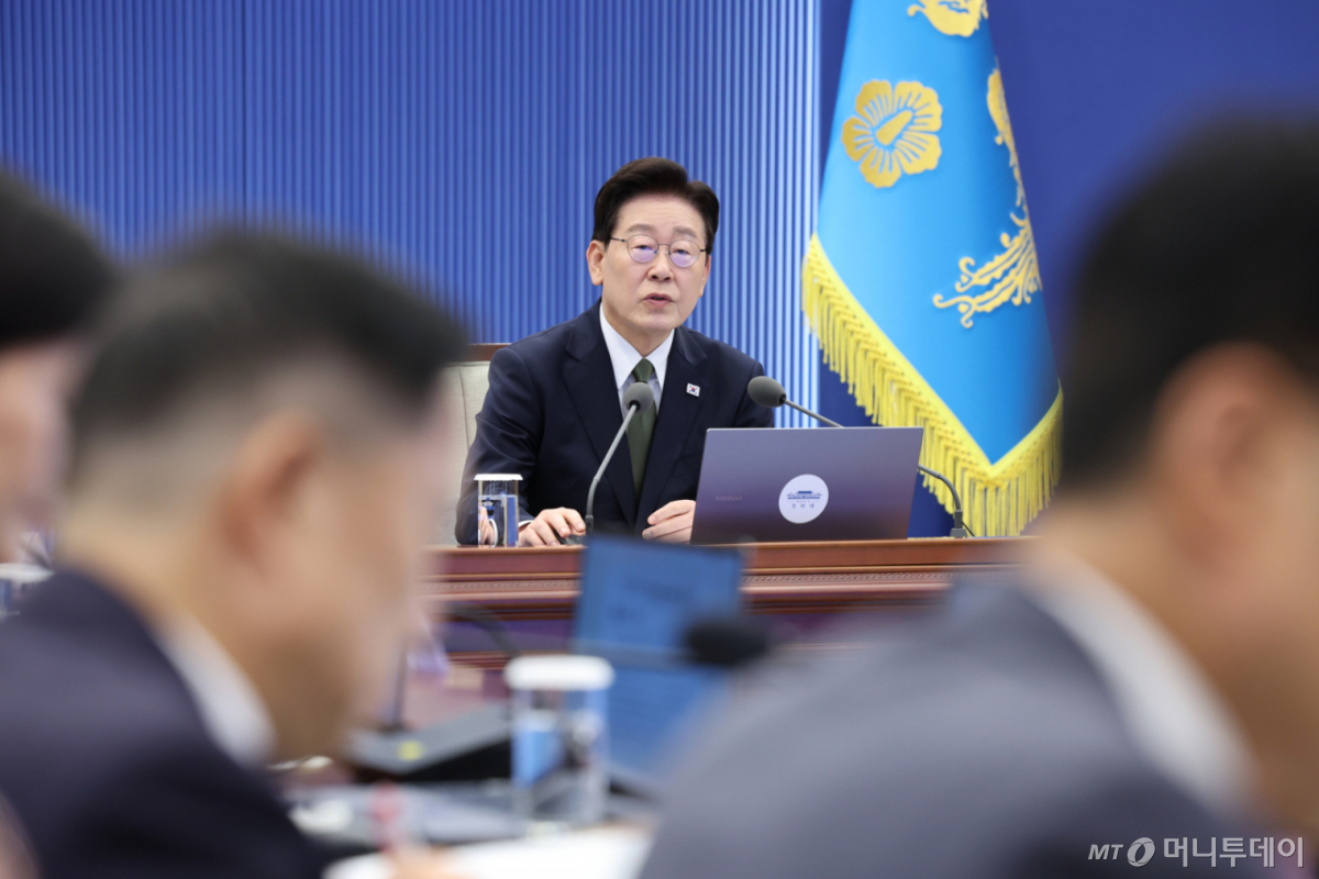 [서울=뉴시스] 조성봉 기자= 이재명 대통령이 1일 청와대에서 열린 수석보좌관회의에서 발언하고 있다. (청와대통신사진기자단) 2026.10.01. suncho21@newsis.com /사진=