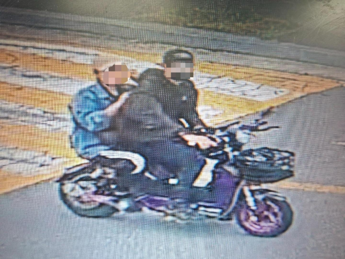 광주 광산구에서 외국인으로 보이는 남녀가 탄 스쿠터가 9세 여아를 치고 달아나 경찰이 수사에 나섰다. /사진=보배드림 갈무리