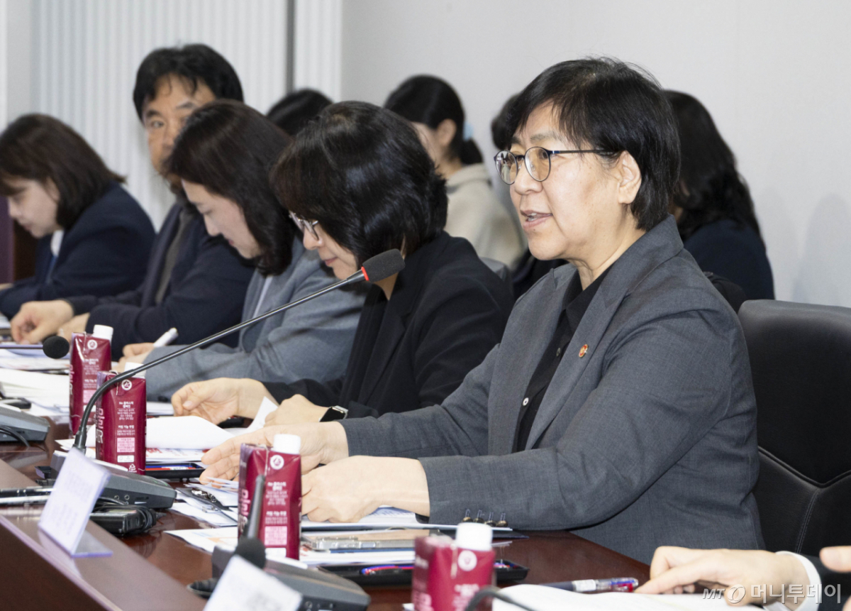 (서울=뉴스1) = 정은경 보건복지부 장관이 지난 9일 오후 서울 중구 아동권리보장원 국제회의실에서 열린 제2차 입양정책위원회에서 발언을 하고 있다. (보건복지부 제공. 재판매 및 DB 금지) 2026.4.10/뉴스1 Copyright © 뉴스1. All rights reserved. 무단 전재 및 재배포, AI학습 이용 금지. /사진=(서울=뉴스1)