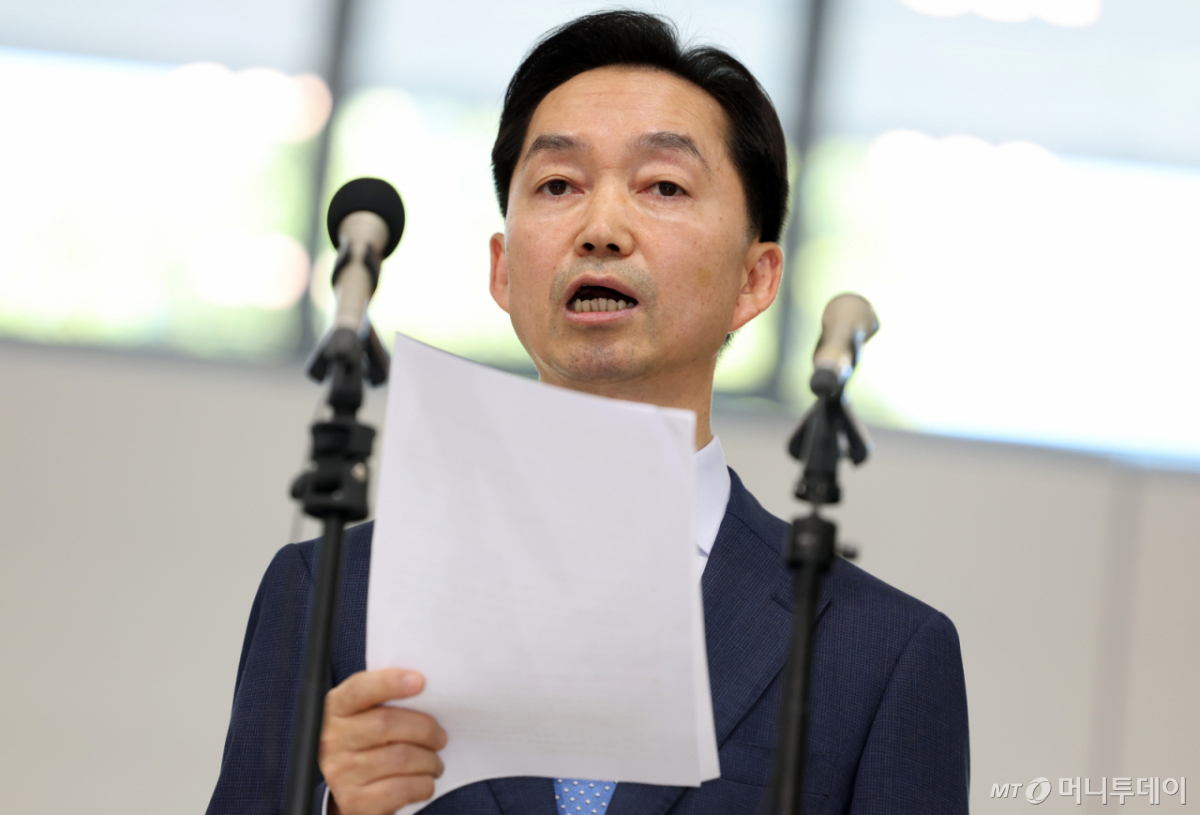 김지용 중대범죄수사청장 후보자가 지난달 14일 오후 서울 종로구 정부서울청사 창성동 별관에서 최근 현안 관련 입장 표명을 하고 있다./사진=뉴시스