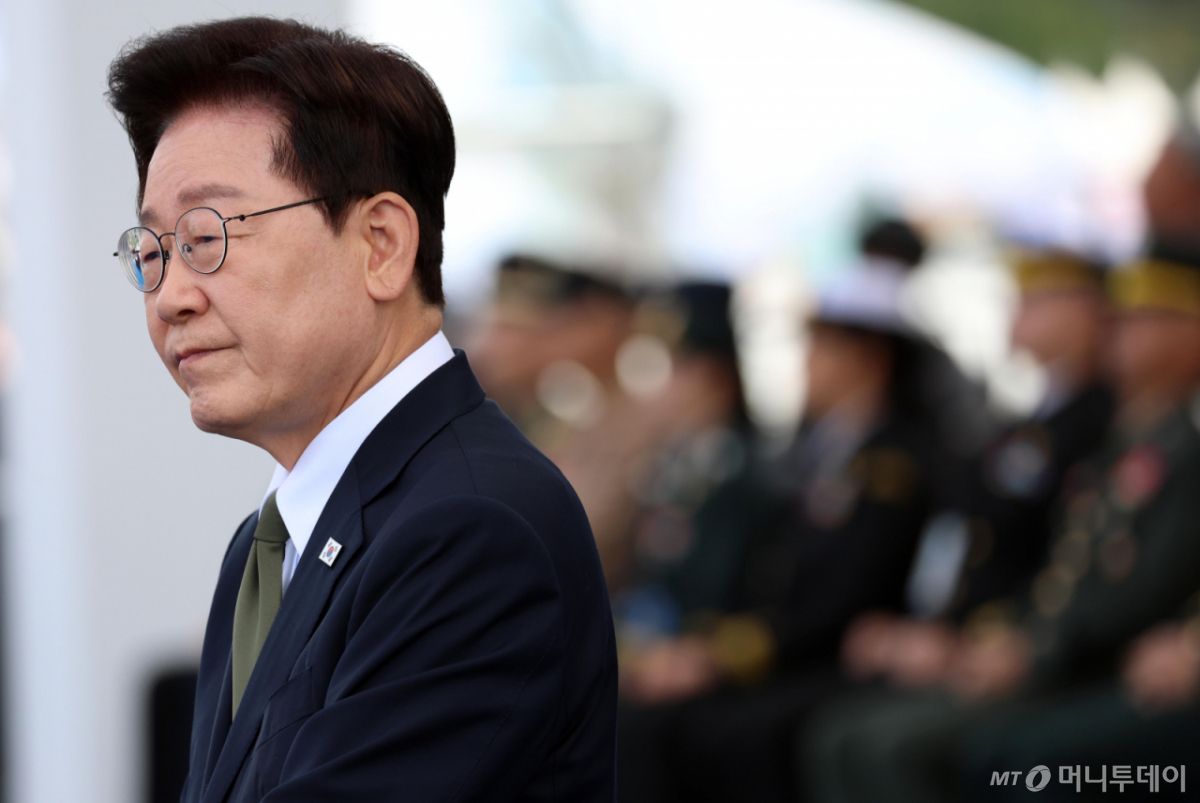 [계룡=뉴시스] 조성봉 기자 = 이재명 대통령이 1일 충남 계룡대 활주로에서 열린 제78회 국군의 날 기념식에 참석해 있다.2026.10.01. suncho21@newsis.com /사진=류현주