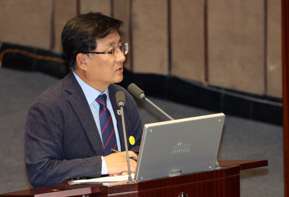 김성환 기후에너지환경부 장관이 14일 서울 여의도 국회에서 열린 제439회 국회(정기회) 제8차 본회의에서 교육·사회·문화에 관한 질문에 답변하고 있다. 2026.09.14. bjko@newsis.com /사진=뉴시스