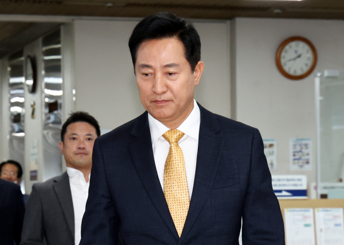 명태균 여론조사비 대납 의혹을 받는 오세훈 서울시장이 2일 오후 서울 서초구 고등법원에서 열린 정치자금법 위반 혐의 항소심 결심 공판에 출석하고 있다. /사진=뉴스1