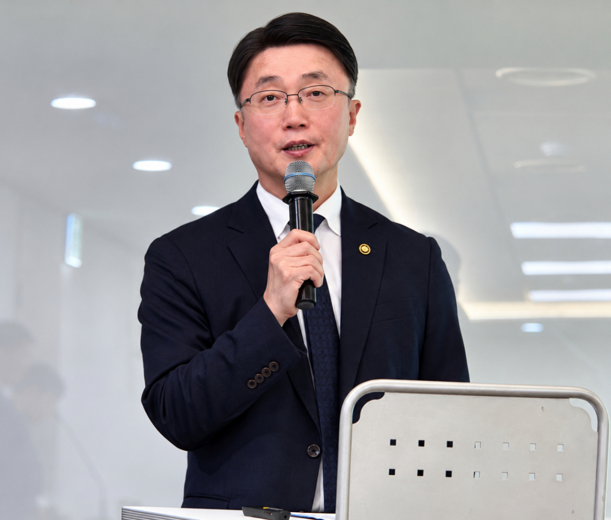 류제명 과학기술정보통신부 제2차관(왼쪽)이 2일 서울 중구 NIA 서울사무소에서 열린 출입기자 간담회에서 발표를 하고 있다./사진=구자윤 기자