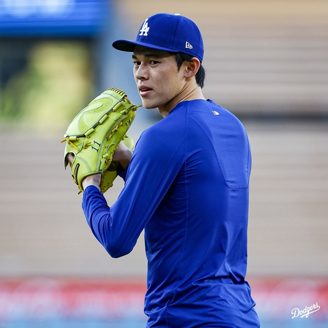 사사키 로키는 시즌 막판 불펜 투수로 나섰다. 넘쳐나는 선발진 상황 속 가을야구엔 선발이 아닌 불펜 투수로 활약할 전망이다. /사진=LA 다저스 공식 SNS