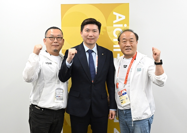 김철학 한국e스포츠협회 사무처장(왼쪽부터), 유승민 대한체육회장, 김영만 한국e스포츠협회장. /사진=대한체육회