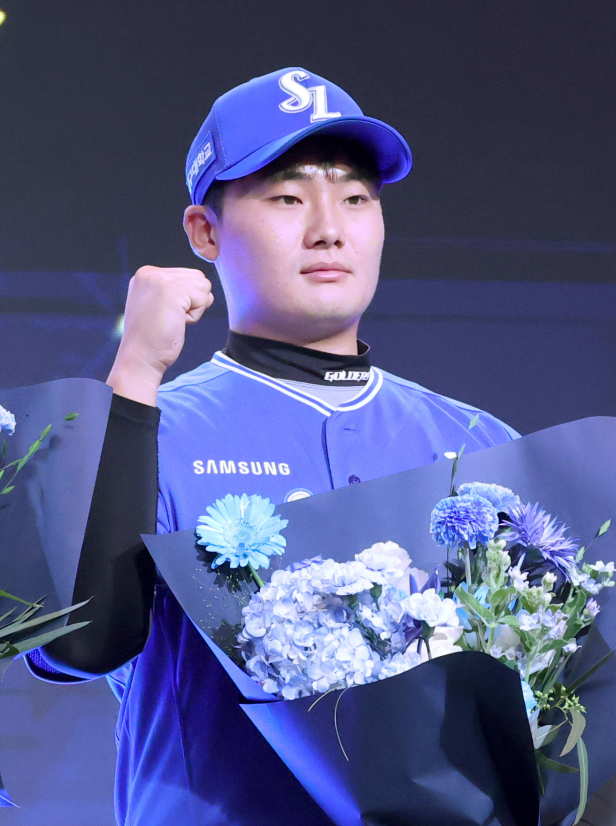 '2027 KBO 신인 드래프트'가 21일 서울 송파구 롯데호텔 월드 크리스탈볼룸에서 열렸다. 임영주가 삼성에 지명된 후 포토타임을 갖고 있다. /사진=김진경 kim.jinkyung@