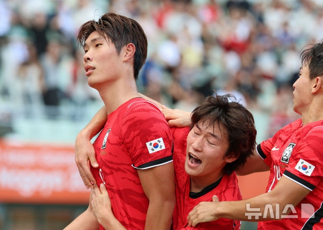 골 세리머니하는 이영준(왼쪽). /사진=뉴시스 제공