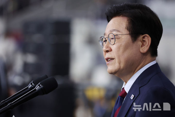 지난 2025년 10월 부산에서 열린 전국체전 개회식에 나선 이재명 대통령. /사진=뉴시스(대통령실통신사진기자단)