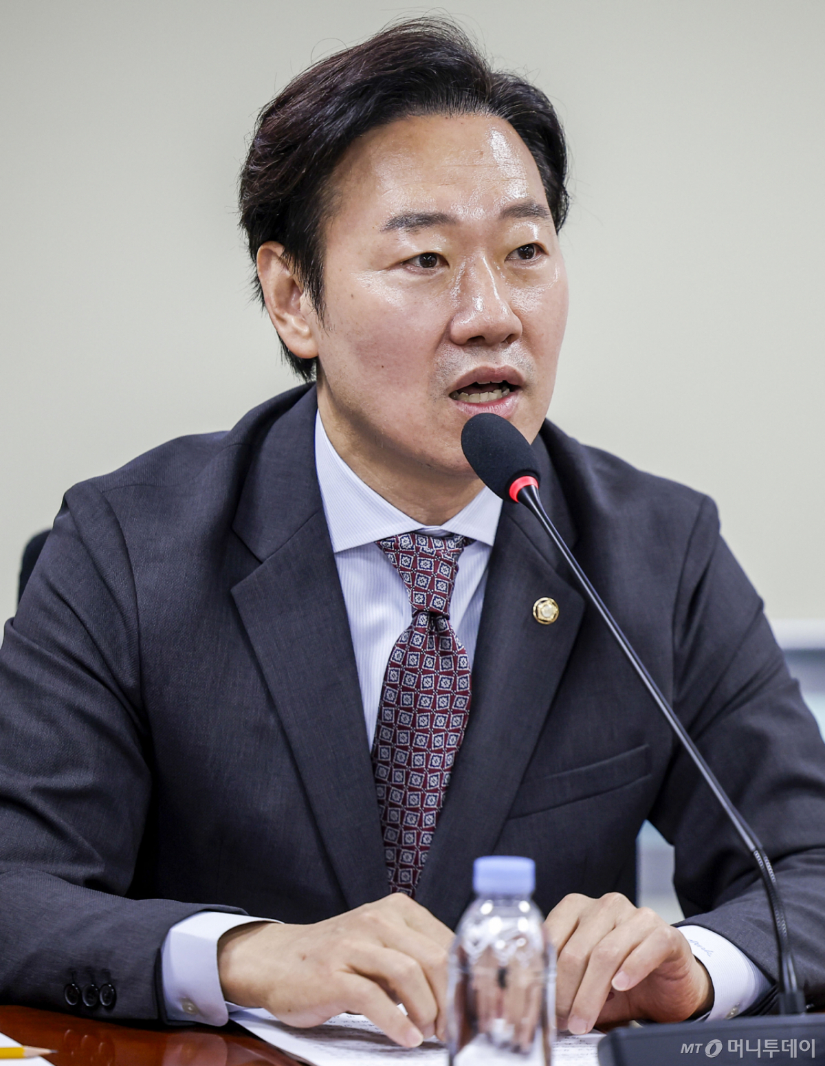 [서울=뉴시스] 정병혁 기자 = 박수민 국민의힘 의원이 18일 서울 여의도 국회에서 열린 국가비전2050포럼 주최 '노란봉투법 시행 100일, 현장은 무엇을 말하는가?' 토론회에서 발언하고 있다. 2026.06.18. jhope@newsis.com /사진=정병혁