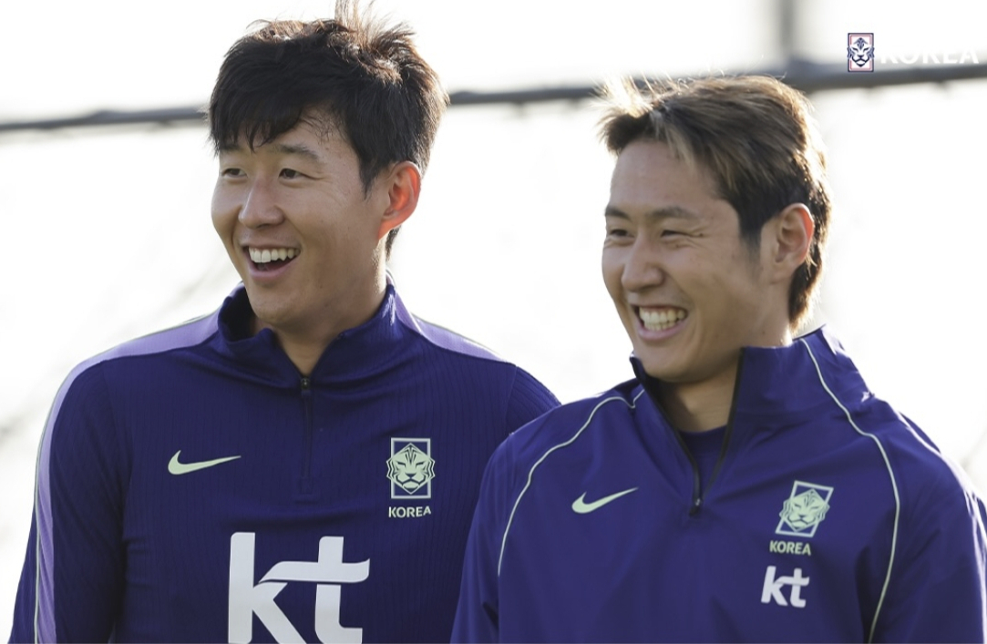 오는 6일 열릴 우즈베키스탄전이 열리기 전 오늘(5일) 몸을 풀고 있는 손흥민과 이강인의 모습/사진=대한민국 축구국가대표팀 SNS 갈무리