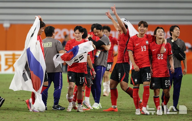 아시안게임 금메달을 딴 한국 축구 선수단. /사진=뉴시스 제공