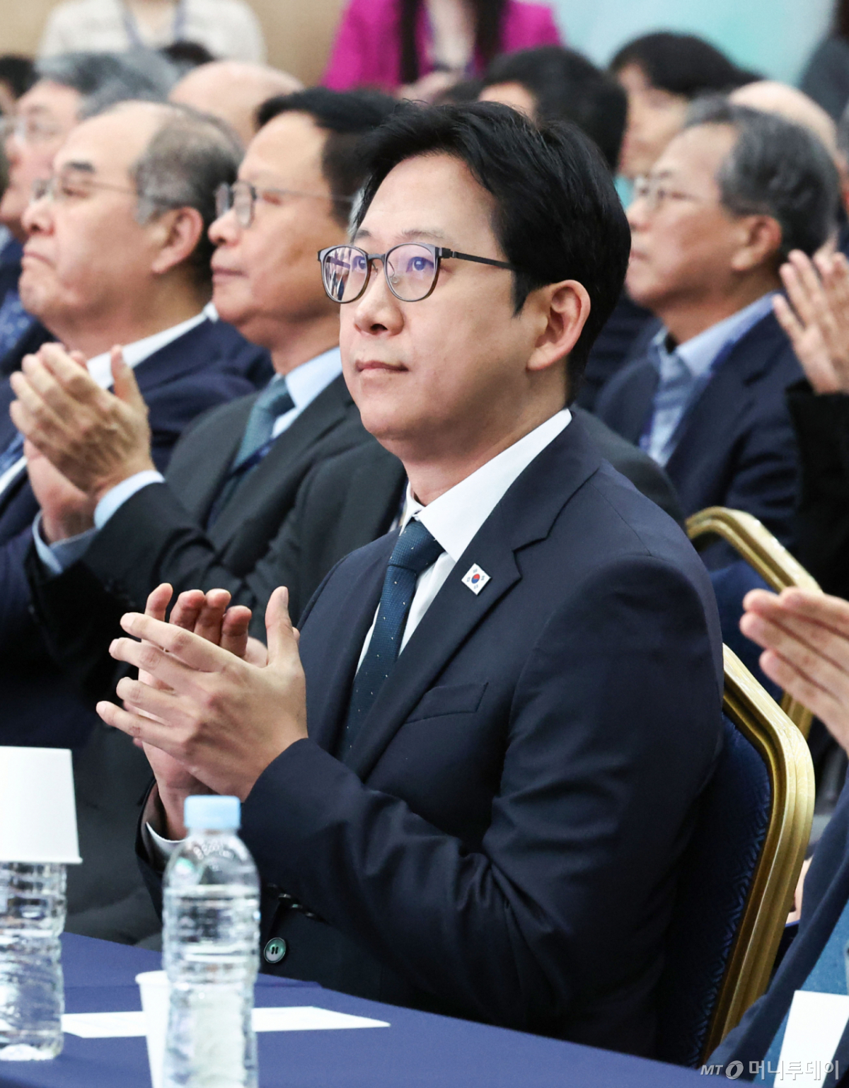 배경훈 부총리 겸 과학기술정보통신부 장관이 30일 서울 강남구 한국과학기술회관에서 열린 한국과학기술단체총연합회 창립 60주년 기념식에서 박수를 치고 있다. 2026.9.30/뉴스1 Copyright © 뉴스1. All rights reserved. 무단 전재 및 재배포, AI학습 이용 금지. /사진=(서울=뉴스1) 이종수 기자