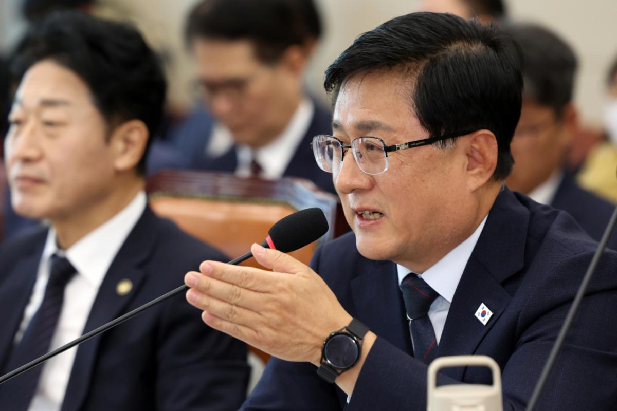 김성환 기후에너지환경부 장관이 6일 서울 여의도 국회에서 열린 기후에너지환경노동위원회의 기후에너지환경부에 대한 국정감사에서 자료제출 관련 답변을 하고 있다. 2026.10.06. /사진=뉴시스