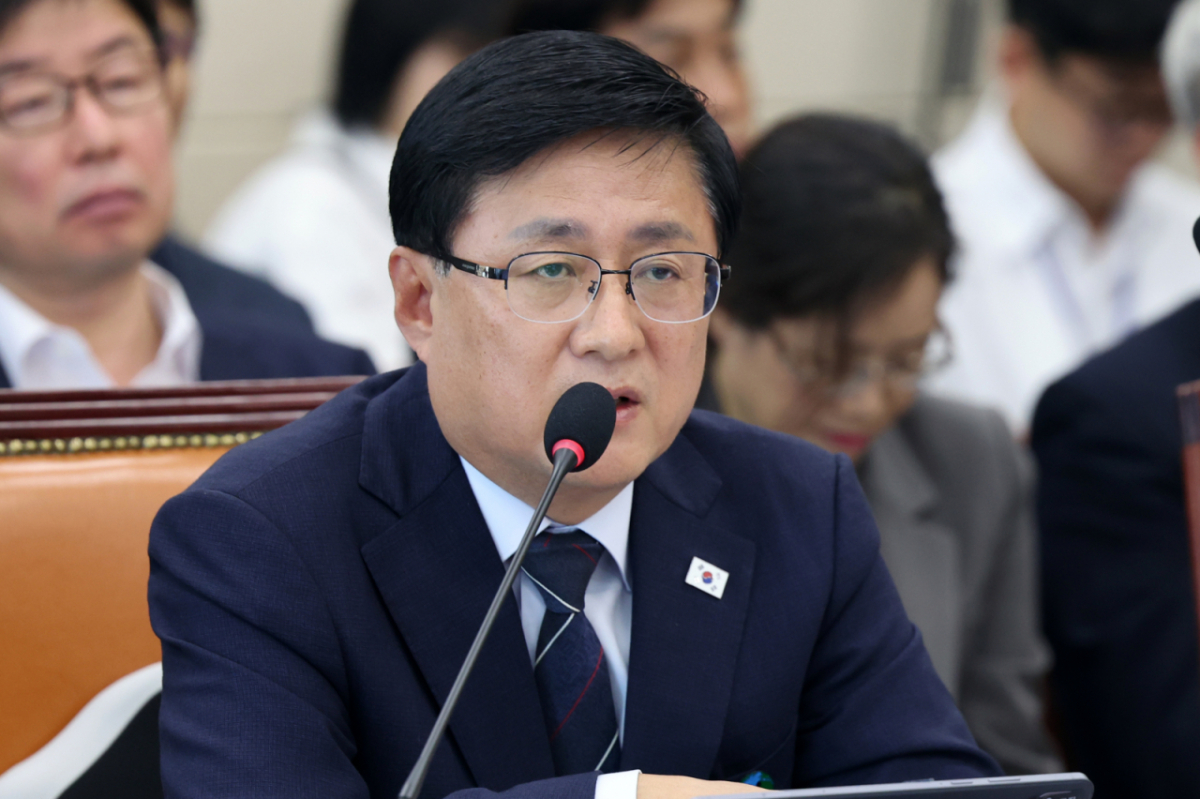 김성환 기후에너지환경부 장관이 6일 서울 여의도 국회 기후에너지환경노동위원회에서 열린 기후부 국정감사에서 의원 질의에 답하고 있다. 2026.10.6/뉴스1 Copyright © 뉴스1. All rights reserved. 무단 전재 및 재배포, AI학습 이용 금지. /사진=(서울=뉴스1)