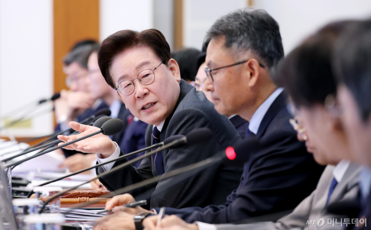 [서울=뉴시스] 김진아 기자 = 이재명 대통령이 6일 청와대에서 열린 국무회의에서 발언하고 있다. (청와대통신사진기자단) 2026.10.06. bluesoda@newsis.com /사진=김진아