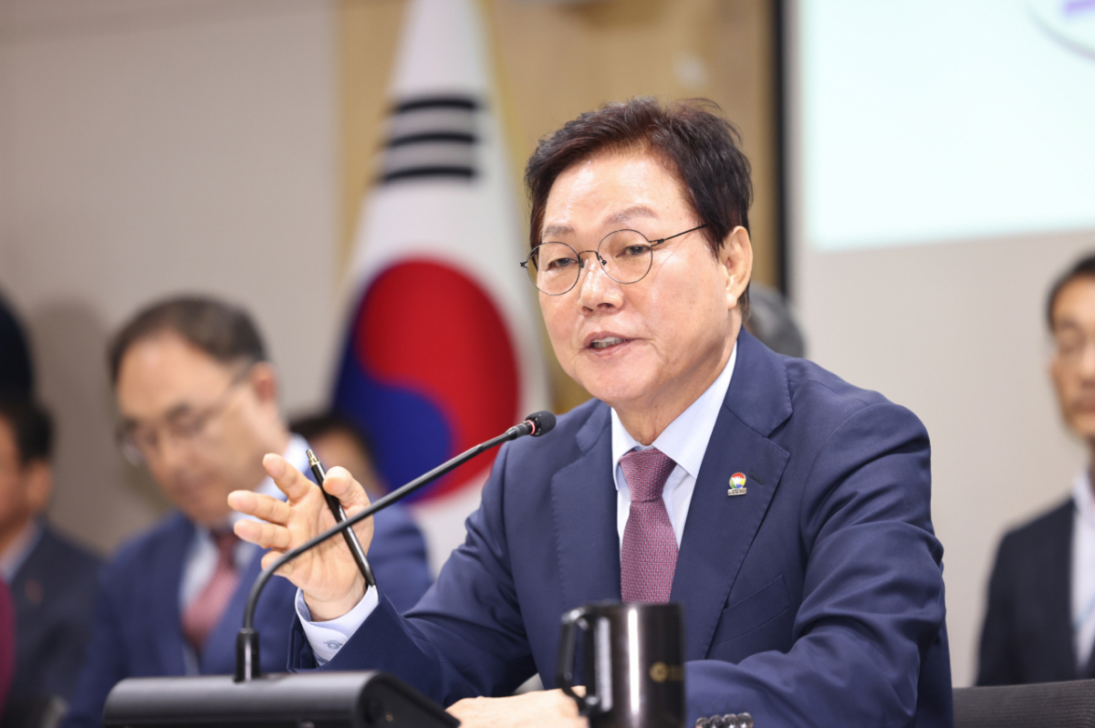 박완수 경남도지사가 민선9기 출범 100일 기자간담회를 열고 경남 대도약 방안을 밝히고 있다./사진제공=경남도