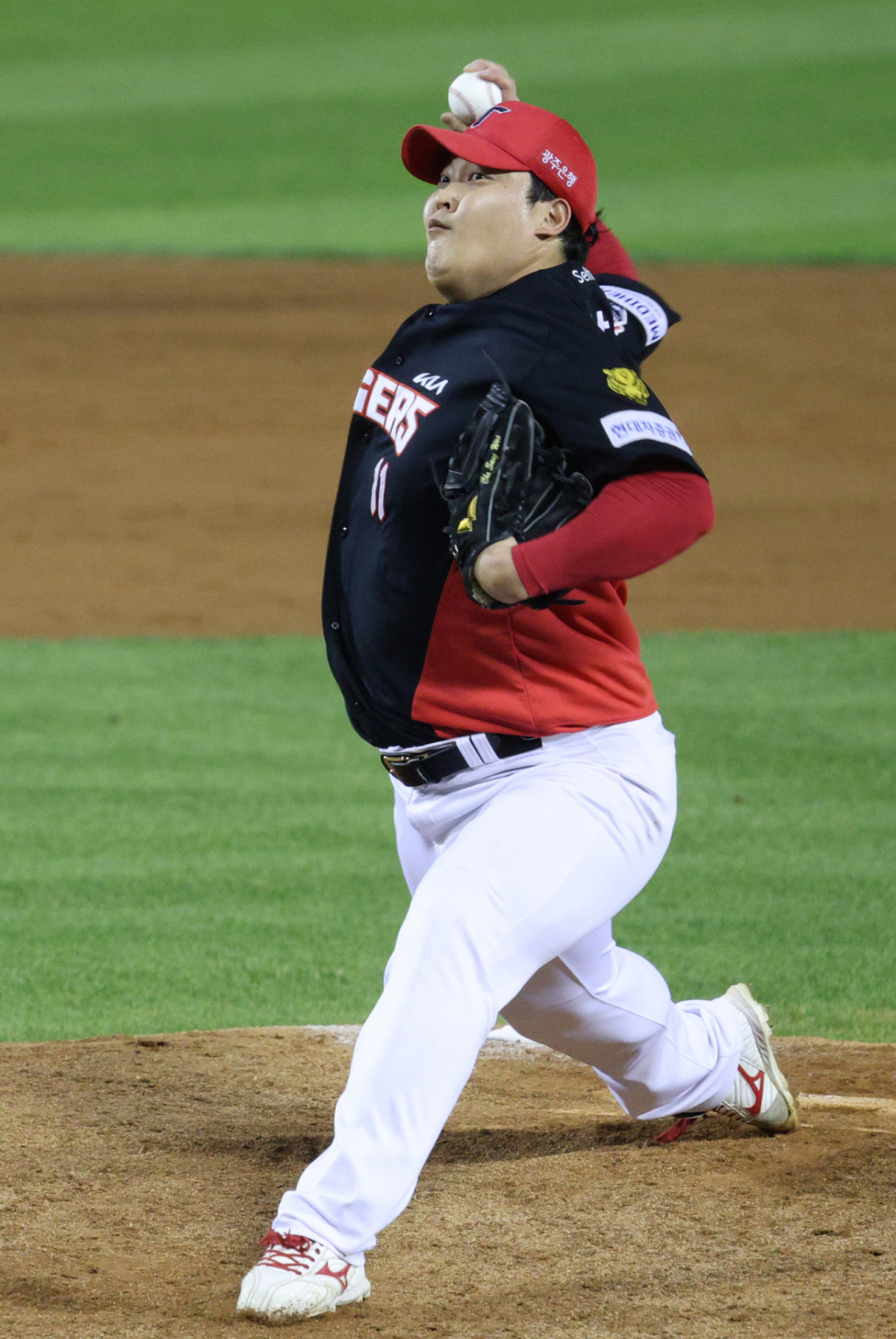 2026 신한 SOL KBO리그 두산 베어스 대 KIA 타이거즈 경기가 23일 서울 잠실야구장에서 열렸다.  KIA 조상우가 역투하고 있다. /사진=김진경 kim.jinkyung@