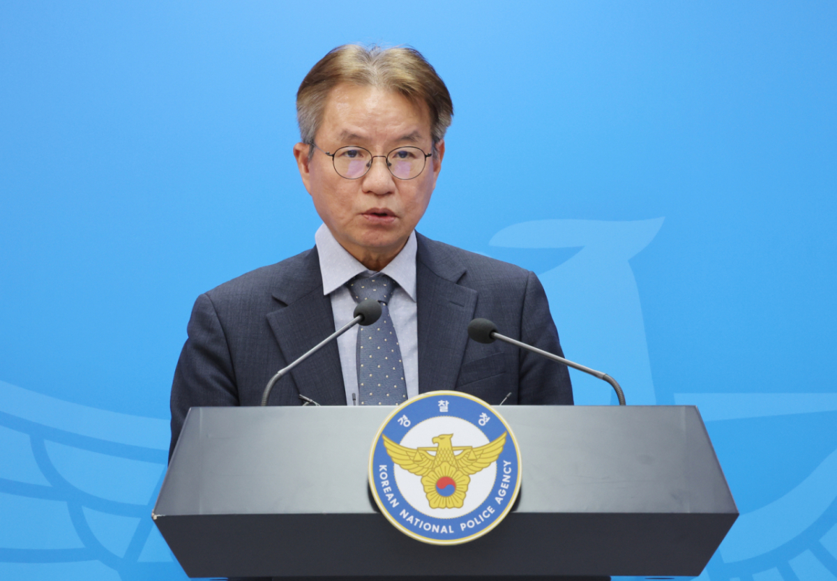 경찰 수사개혁위원장 김남준 변호사가 6일 오후 서울 경찰청 브리핑룸에서 제11차 회의를 마친 후 브리핑을 하고 있다. /사진=뉴시스