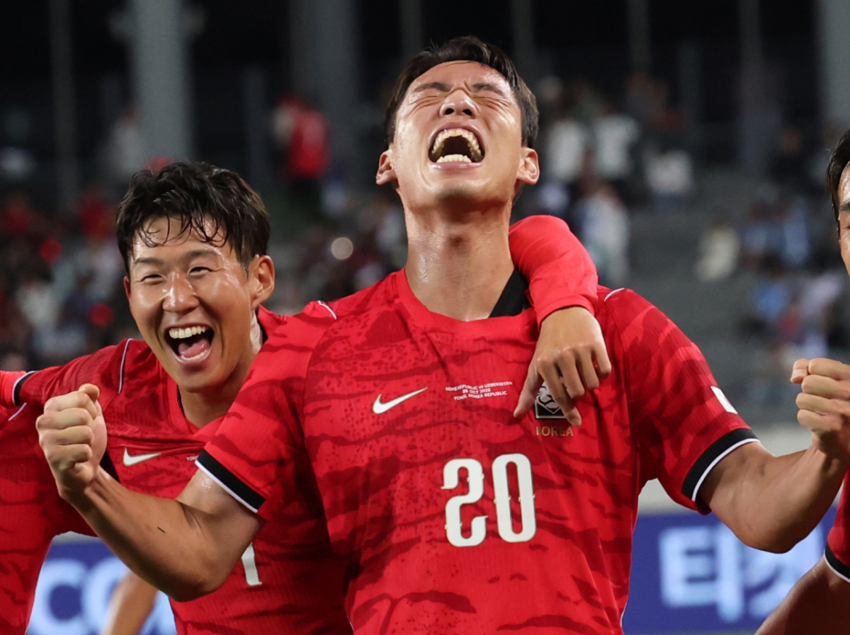 손흥민에 이어 오세훈까지 터졌다. 교체 투입된 송민규의 크로스를 오세훈이 헤더로 마무리하며 한국이 우즈베키스탄을 상대로 2-0으로 앞서가고 있다. 사진은 득점 후 기뻐하는 오세훈의 모습. /사진=뉴스1