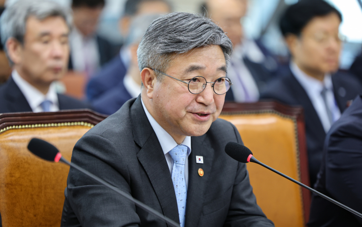 윤호중 행정안전부 장관이 6일 서울 여의도 국회에서 열린 행정안전위원회 국정감사에서 의원 질의에 답하고 있다. /사진=뉴스1