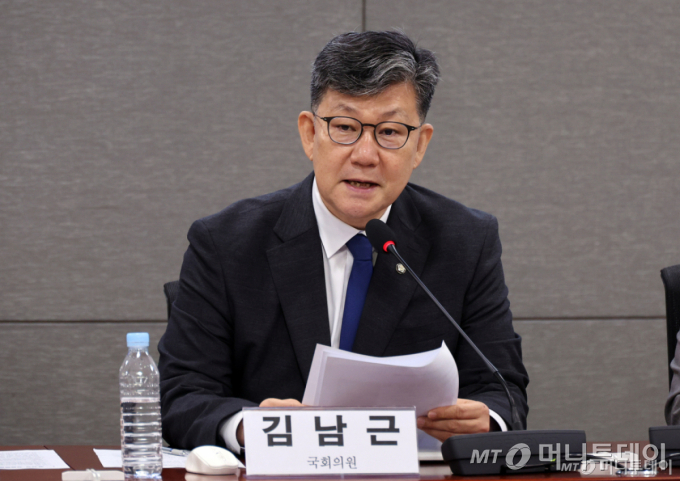김남근 더불어민주당 주거복지 특별위원장이 지난달 17일 여의도 국회 의원회관에서 열린 민주당 주거복지특별위원회 준비모임 회의에서 발언을 하고 있다. /사진=뉴시스