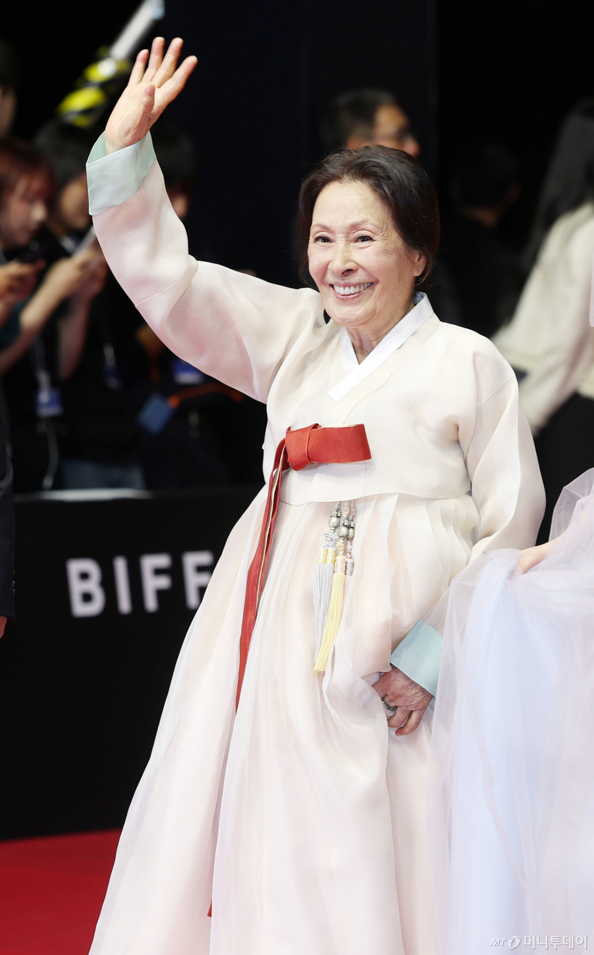 배우 김혜자가 지난 6일 부산광역시 해운대구 영화의전당에서 진행된 '제31회 부산국제영화제(BIFF)' 레드카펫 행사에 참석하고 있다./2026.10.06 /사진=머니투데이 사진DB