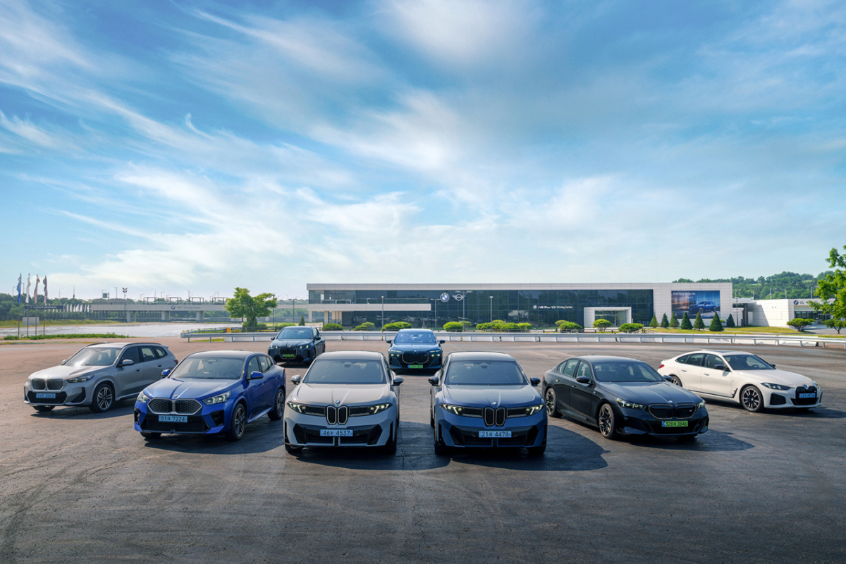 BMW코리아가 올해 9월까지 순수전기차와 플러그인 하이브리드를 합쳐 전동화 모델 1만335대를 판매했다./사진제공=BMW코리아