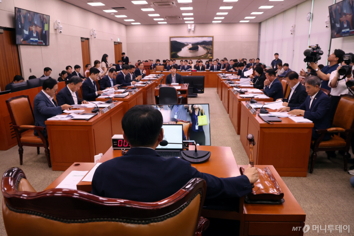 (서울=뉴스1) 황기선 기자 = 서삼석 농해수위 위원장이 2일 오후 서울 여의도 국회에서 열린 농림축산식품해양수산위원회 전체회의에서 의사봉을 두드리고 있다. 2026.9.2/뉴스1 Copyright © 뉴스1. All rights reserved. 무단 전재 및 재배포, AI학습 이용 금지. /사진=(서울=뉴스1) 황기선 기자
