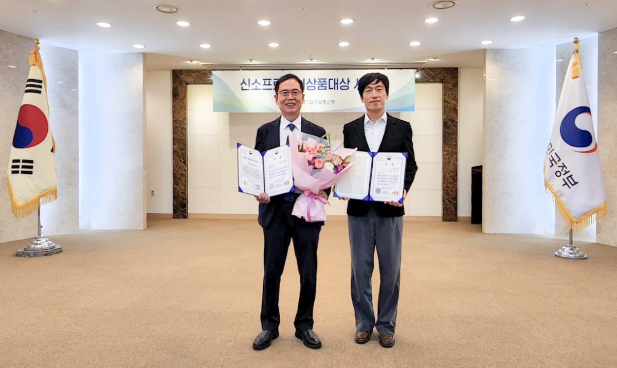 이형세 테크빌교육 대표(왼편)와 강준호 AI교육연구소 이사(오른편)/사진제공=테크빌교육