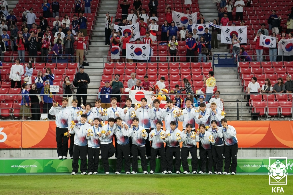 2026 아이치 나고야 아시안게임 금메달로 남자축구 4연패를 달성한 대한민국 23세 이하 축구대표팀 선수들. /사진=대한축구협회 제공
