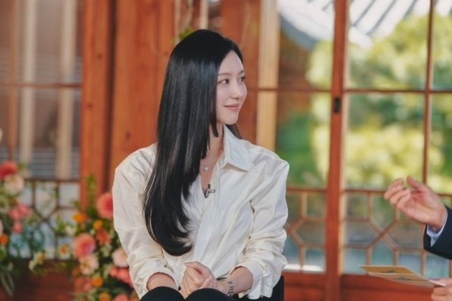 배우 김지원이 7일 오후 방송되는 tvN 예능 프로그램 '유 퀴즈 온 더 블럭'에 출연해 약 2년 만의 안방극장 복귀를 앞두고 작품 공백기에 느꼈던 불안감을 털어놓는다. /사진=tvN