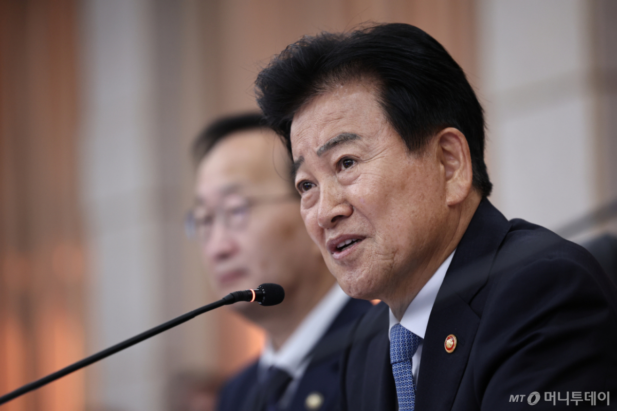 (서울=뉴스1) 구윤성 기자 = 정동영 통일부 장관이 7일 서울 종로구 통일부 남북회담본부에서 열린 국회 외교통일위원회의 통일부 등에 대한 국정감사에서 질의에 답변하고 있다.  Copyright © 뉴스1. All rights reserved. 무단 전재 및 재배포,  AI학습 이용 금지. 