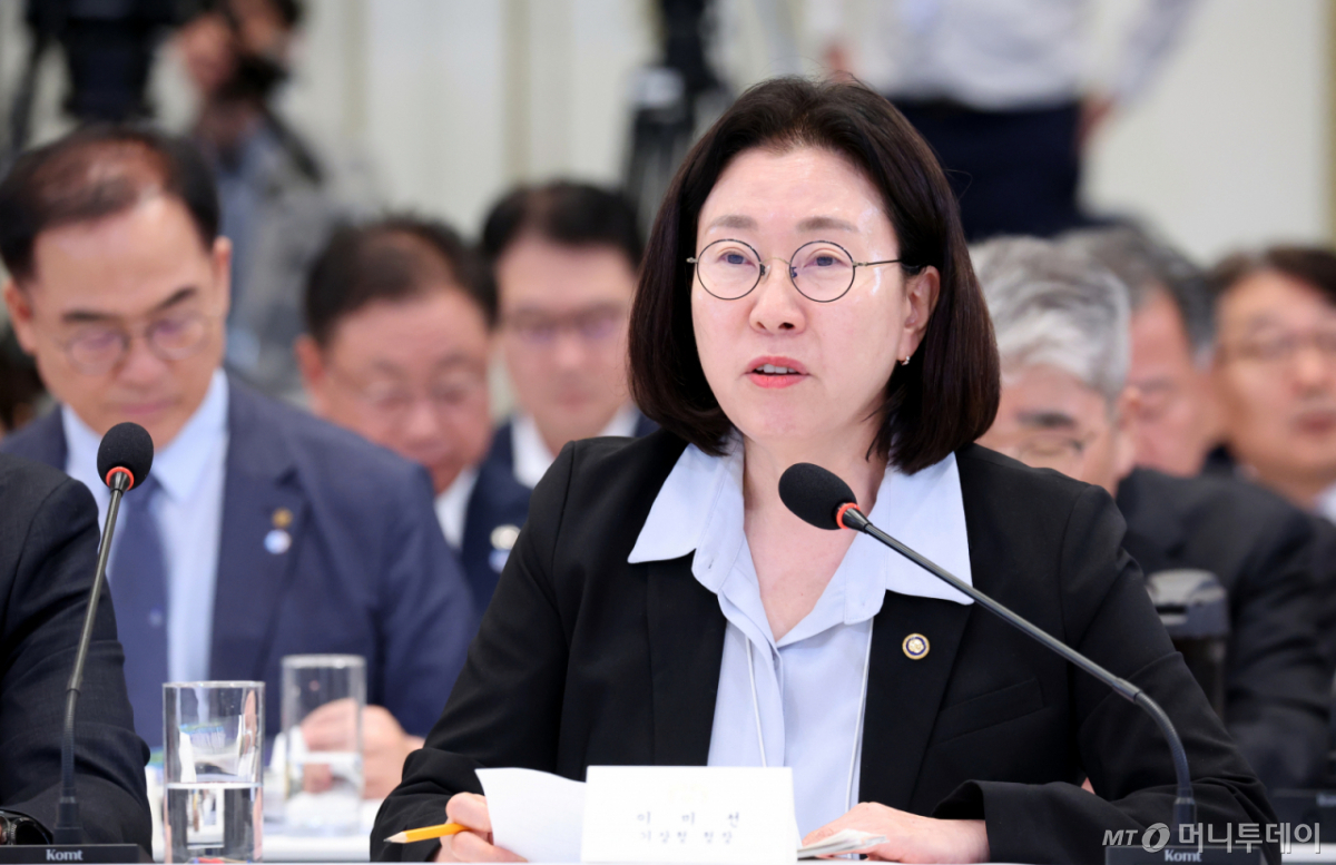 이미선 기상청장이 지난 8월4일 청와대 영빈관에서 열린 산업부, 지재처, 기후부, 원안위 등에 대한 부처 업무보고에서 보고를 하고 있다./사진=뉴시스