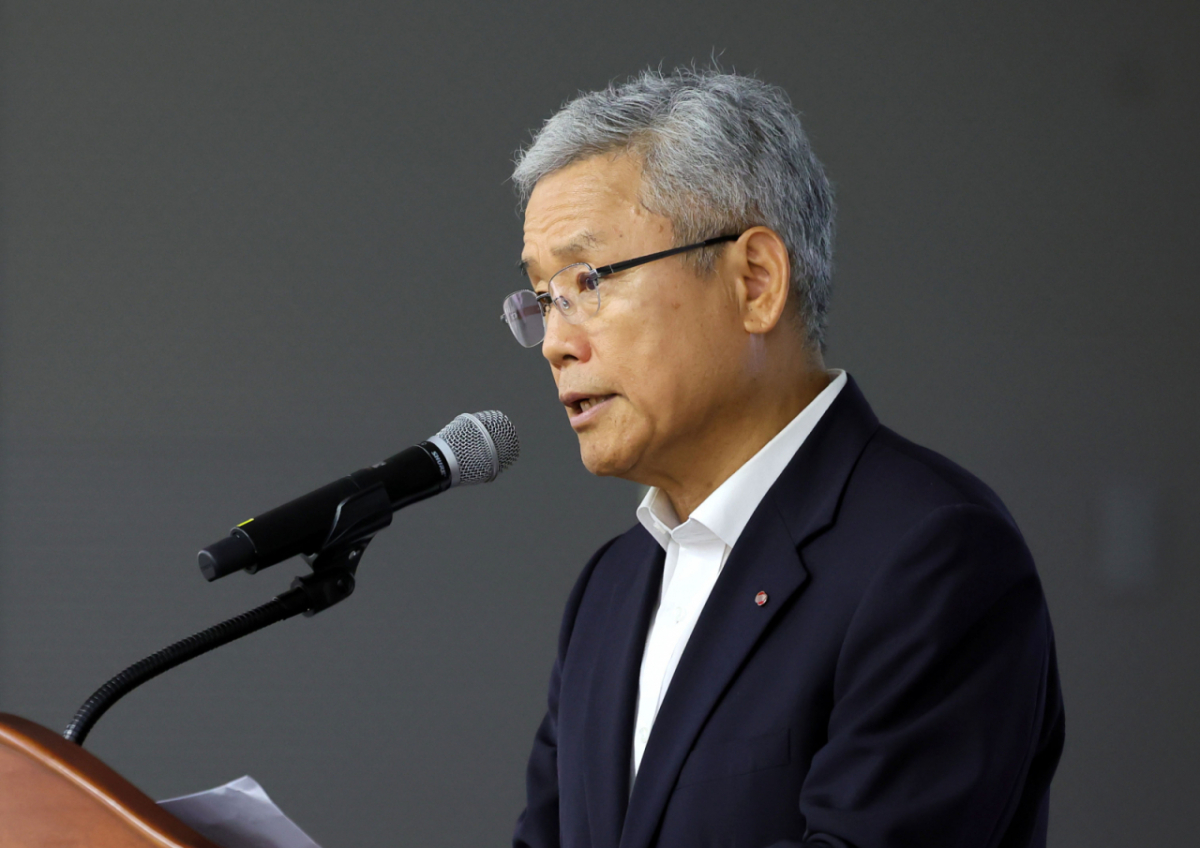 [서울=뉴시스] 홍효식 기자 = 김동철 한국전력공사 사장이 26일 서울 영등포구 한국전력공사 남서울본부에서 열린 지역 균형발전과 산업경쟁력 강화를 위한 산업용 지역 전기요금제 공청회에서 인사말을 하고 있다. 2026.08.26. yesphoto@newsis.com /사진=홍효식