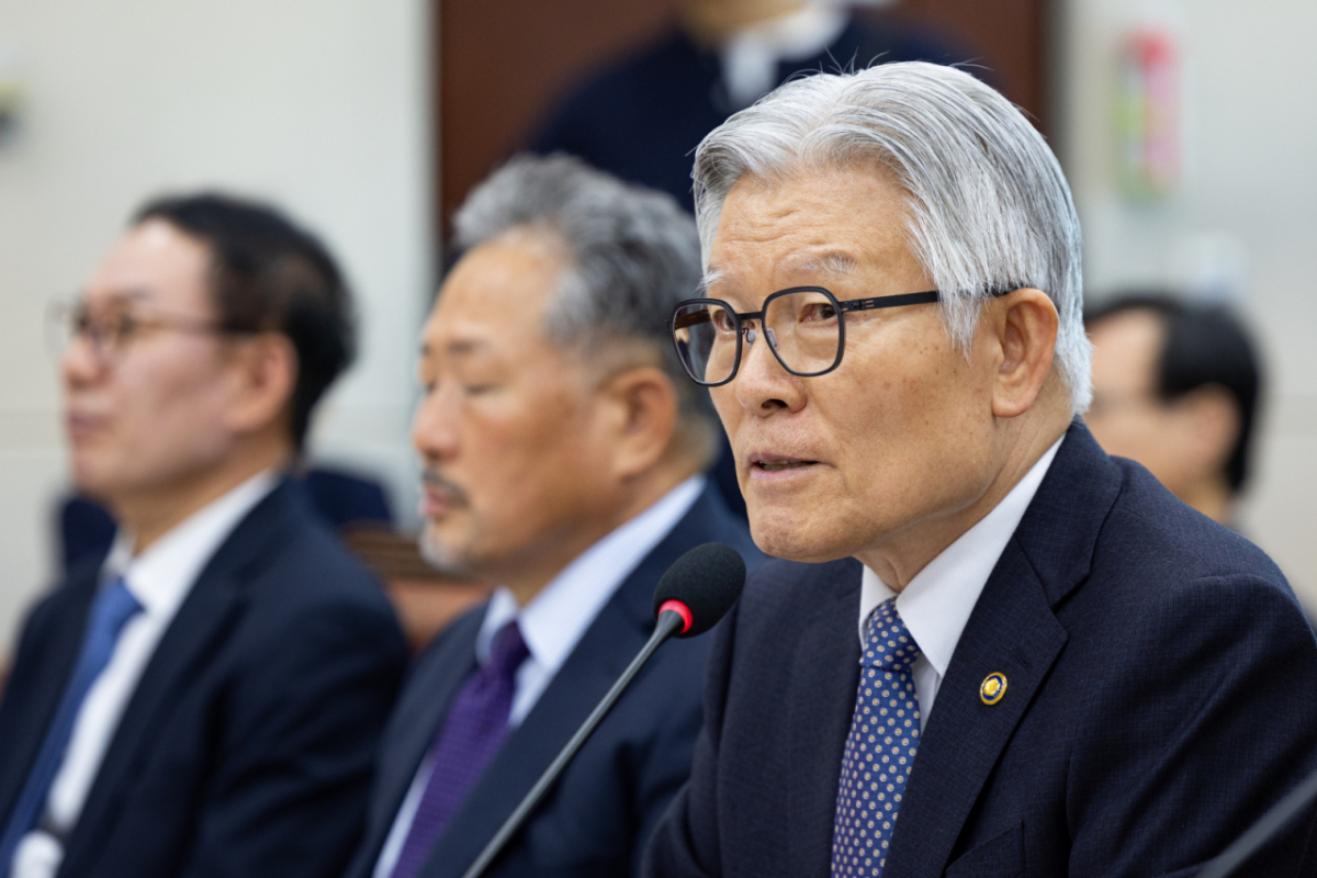 최동석 인사혁신처장이 7일 서울 여의도 국회에서 열린 행정안전위원회의 중앙선거관리위원회 등에 대한 국정감사에 출석해 의원 질의에 답하고 있다. /사진=뉴스1
